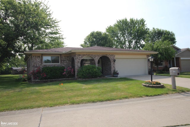 31736 William Dr, Chesterfield township