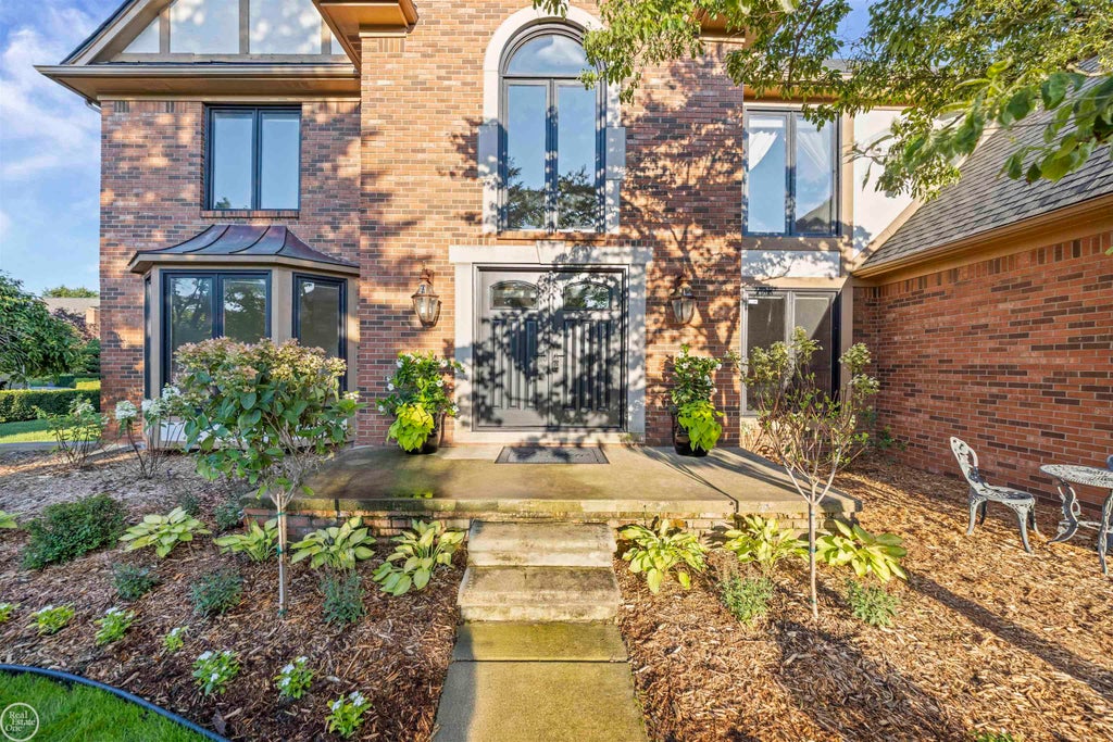 52522 Charing Way, Shelby charter township