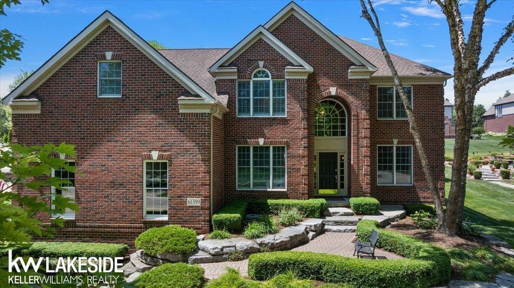 61399 Beacon Hill Dr, Washington township