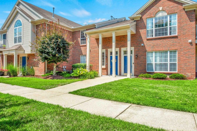 51719 Adler Park Dr, Chesterfield township