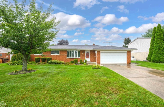 23551 Myrtle St, Clinton charter township