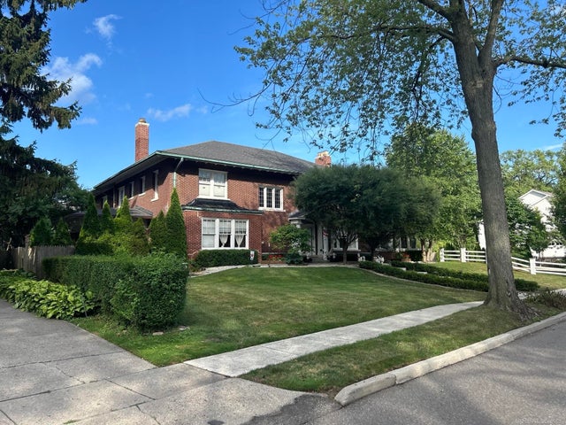 334 University Pl, Grosse Pointe city