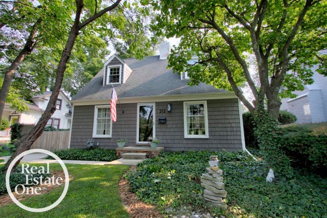 212 Moross Rd, Grosse Pointe Farms city