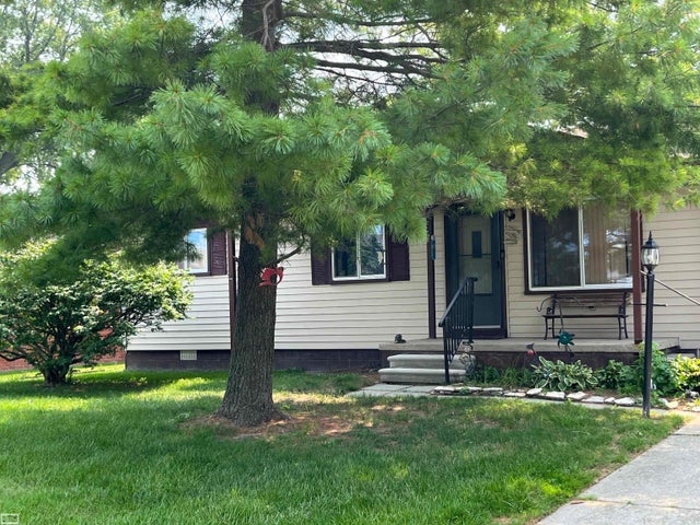 37650 Maplehill St, Harrison charter township