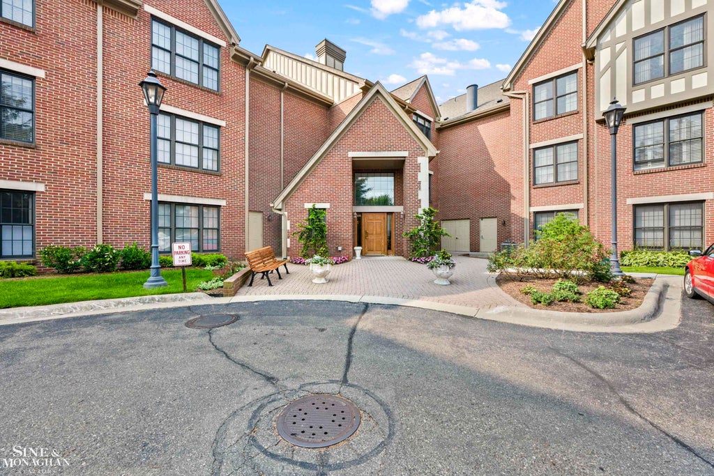 58 Pointe Park Pl, Grosse Pointe Park city