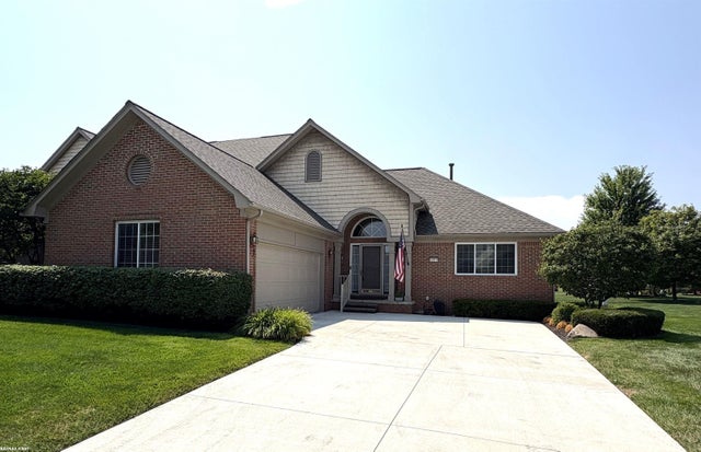 33878 Au Sable Dr, Chesterfield township
