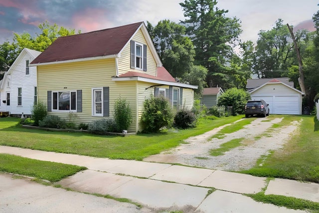 229 W Flint St, Lake Orion village