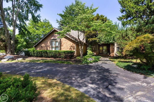 6282 Rose Blvd, West Bloomfield charter township