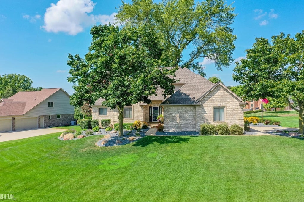 8109 Orchardview Dr, Washington township