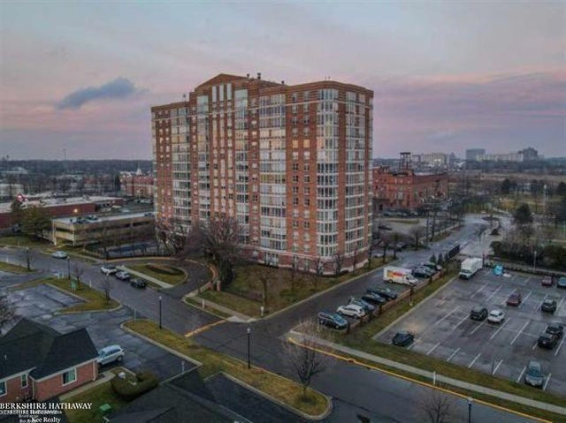 250 E Harbortown Dr, Detroit city