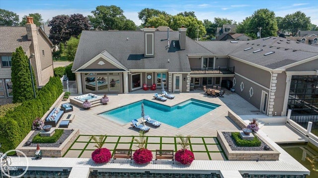 38371 Huron Pointe Dr, Harrison charter township