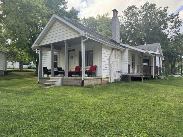 513 E St Clair St, Almont township