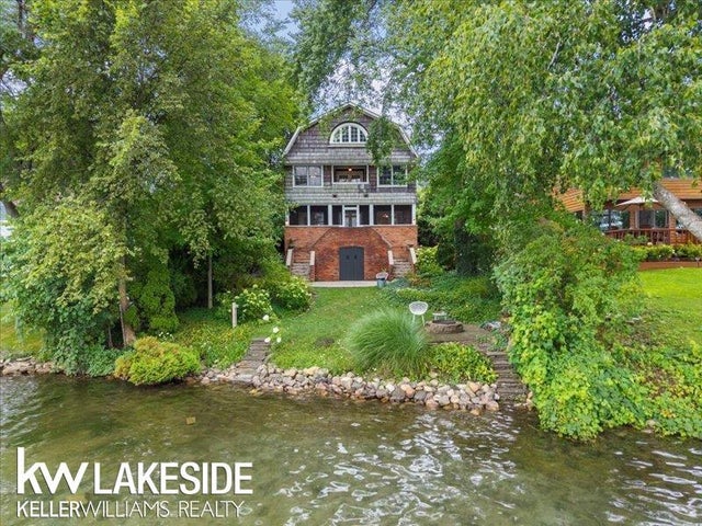 6420 Commerce Rd, West Bloomfield charter township