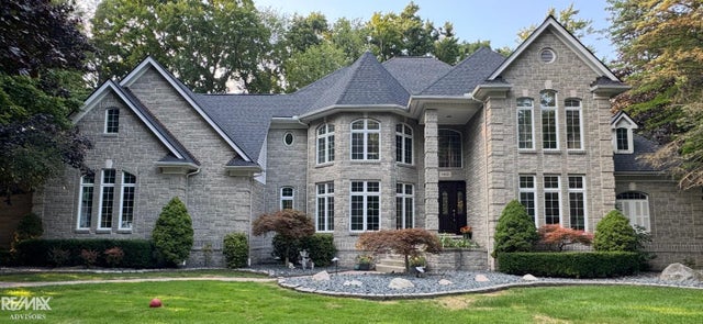 14621 Towering Oaks Dr, Shelby charter township