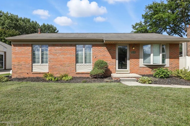 42011 Clayton St, Clinton charter township
