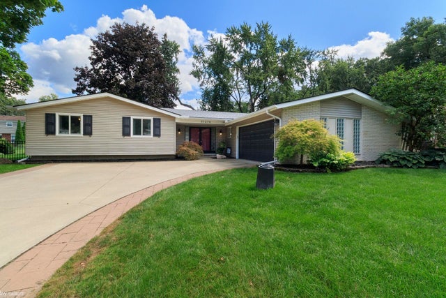 37276 Forestview Ct, Clinton charter township