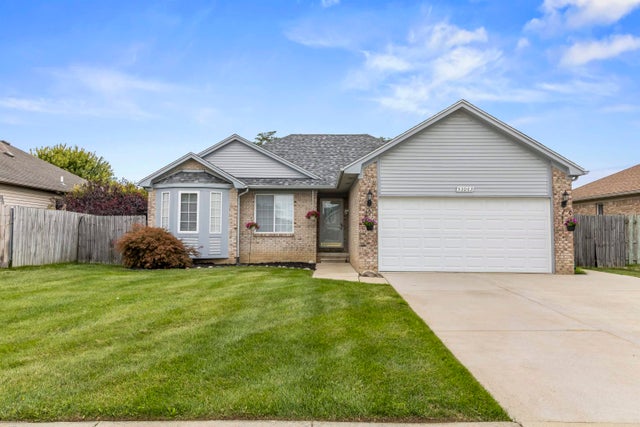 53063 Pine Creek Dr, Chesterfield township