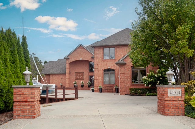 41614 Conger Bay St, Harrison charter township