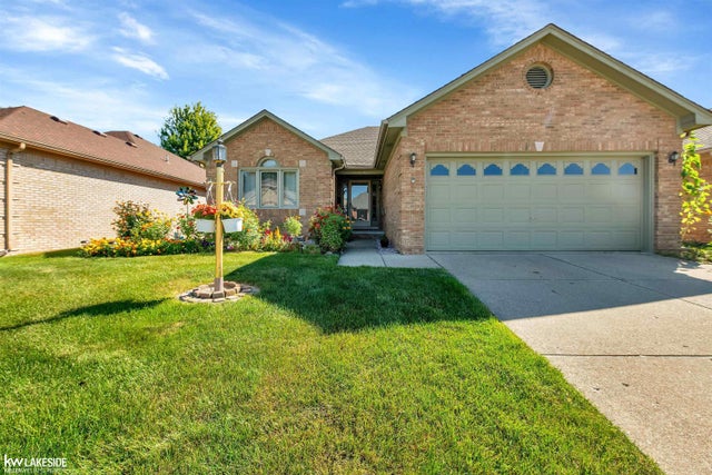 36334 Genuine Risk Ct, Clinton charter township