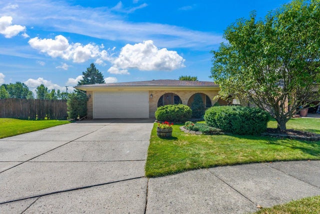18624 Elm Ct, Macomb township