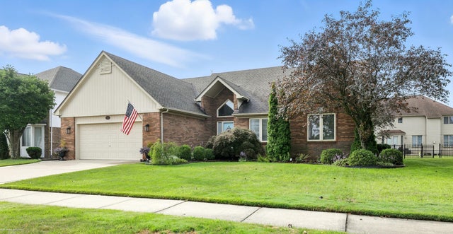 18960 Sandhurst Dr, Clinton charter township