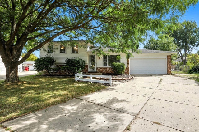 16296 Picton Ct, Clinton charter township