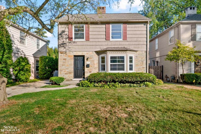 25 Village Ln, Grosse Pointe city