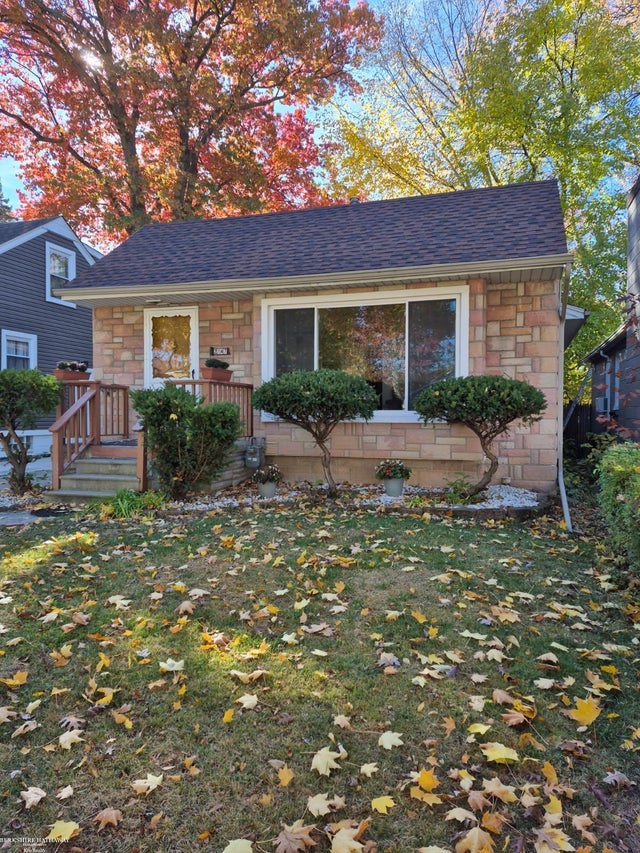 2147 Roslyn Rd, Grosse Pointe Woods city