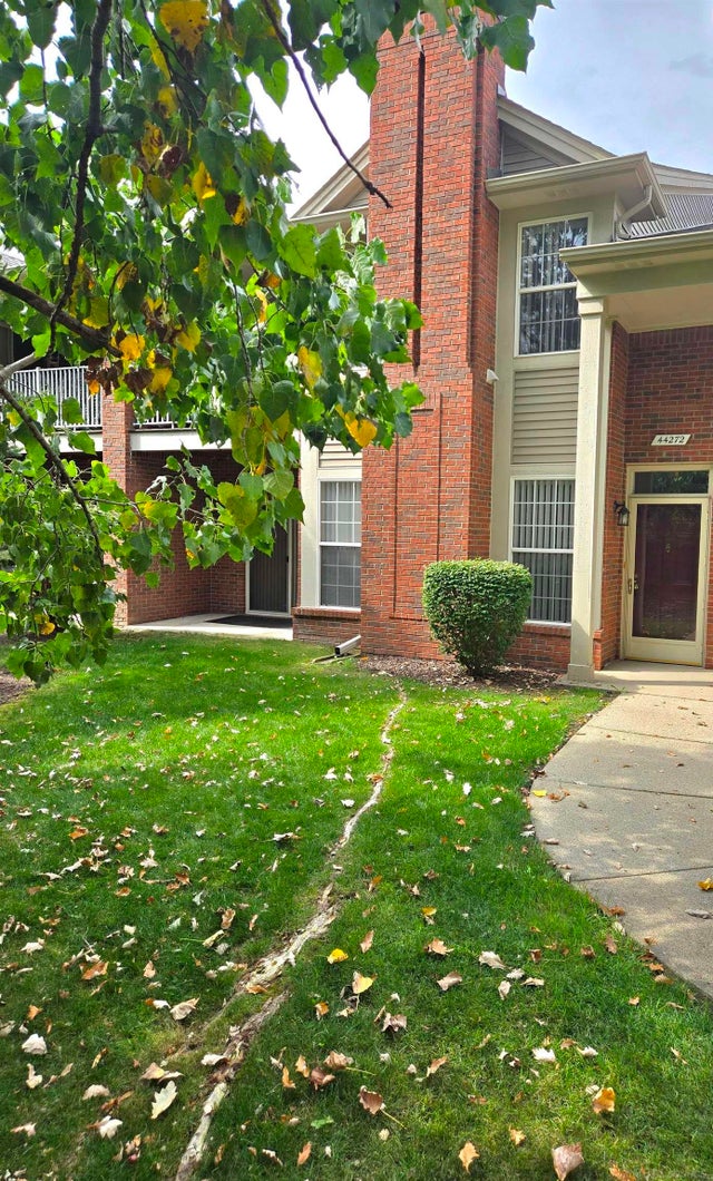 44272 Princeton Dr, Clinton charter township