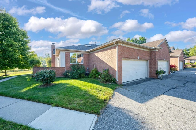 30596 Sabrina Ct, Chesterfield township
