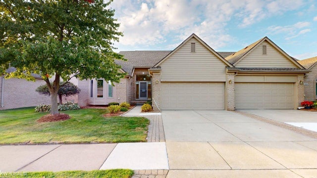 20285 Columbia Dr, Macomb township