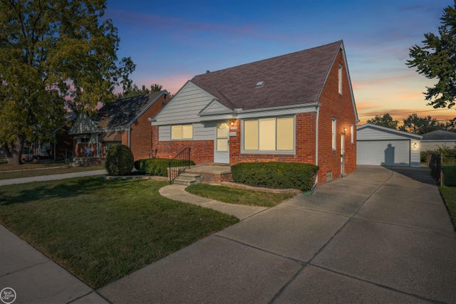 25334 Waldorf St, Roseville city