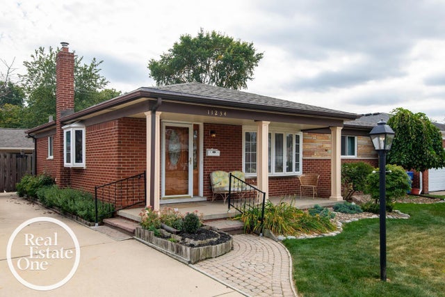 11234 Irvington, Warren city