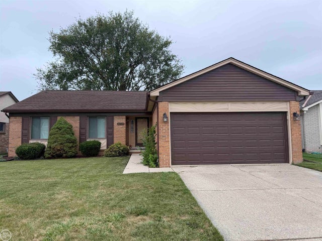 42595 Kingsley Dr, Clinton charter township