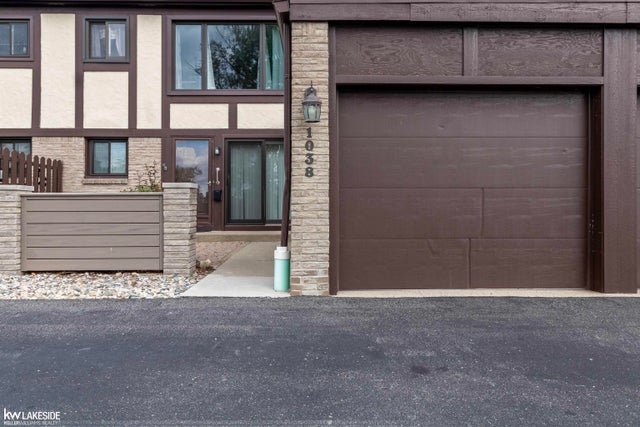 1038 Country Club, St. Clair Shores city