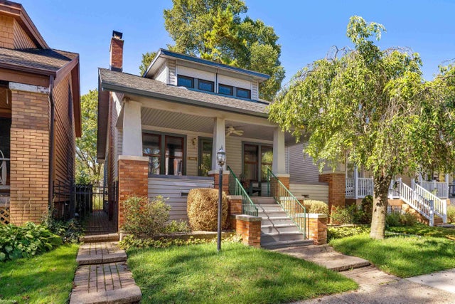 1081 Lakepointe St, Grosse Pointe Park city