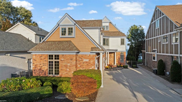 38128 Lakeshore Dr, Harrison charter township