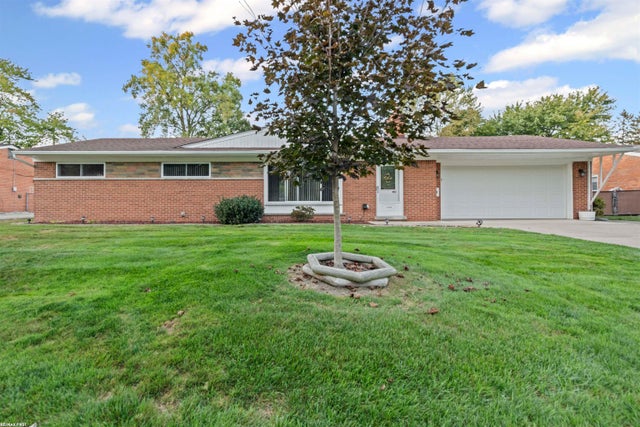 34451 Joel St, Chesterfield township