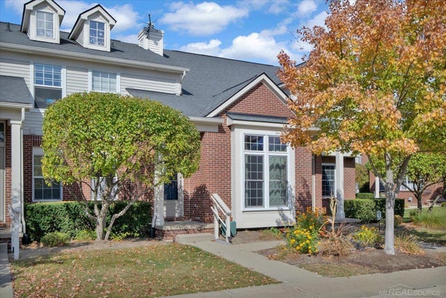 28103 April Ct, Commerce charter township