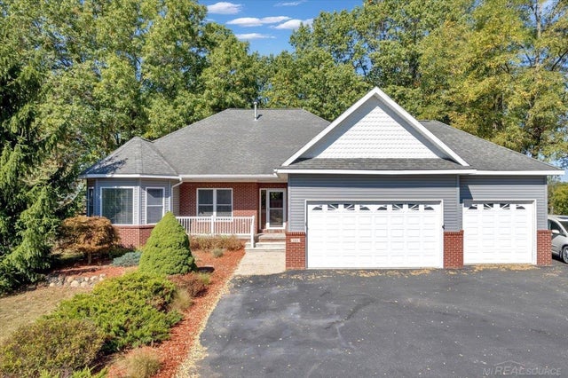 188 W Glass Rd Rd, Brandon charter township