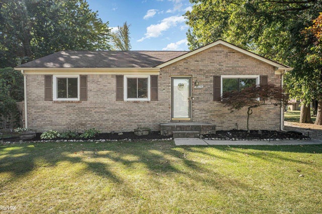 48075 Meadow Ln, Chesterfield township