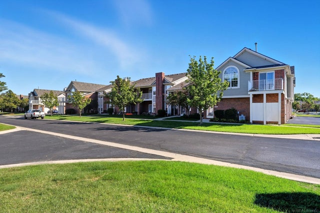 2084 Leighton Dr, Shelby charter township