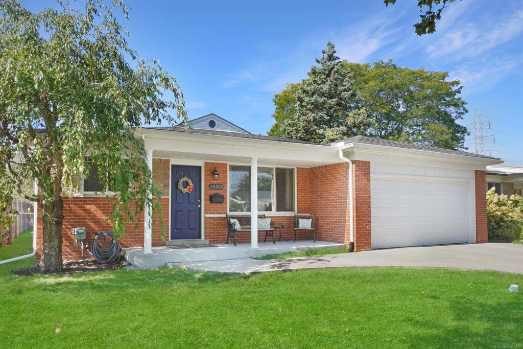 28203 Newport Dr, Warren city