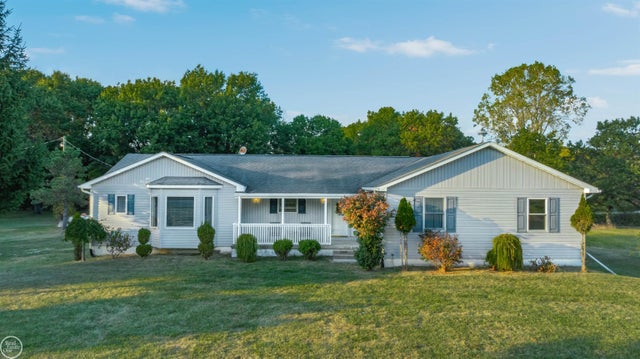 300 Parkwood Dr, Metamora village