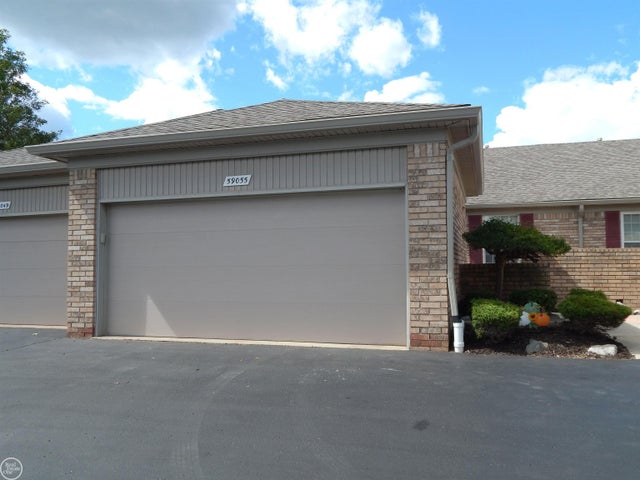 59055 Golden Oak Ct, Washington township