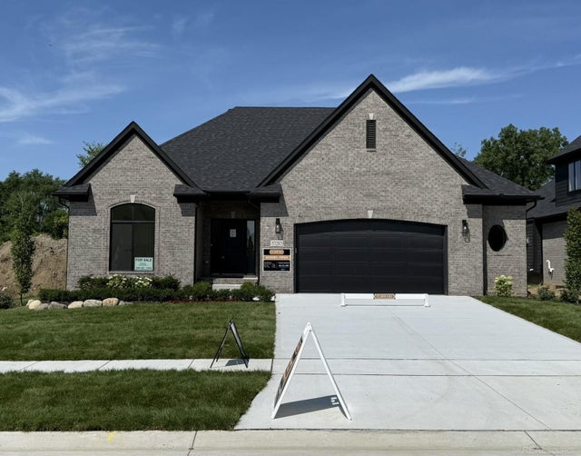 57287 Meadowridge Dr, Washington township