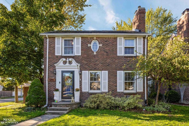 1291 Roslyn Rd, Grosse Pointe Woods city