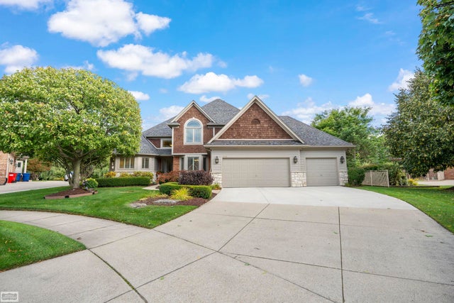 19312 River Valley Dr, Macomb township