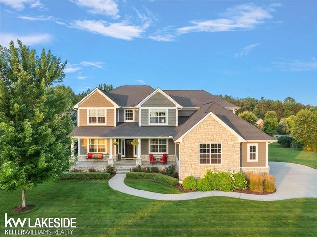 948 Watersmeet Dr, Oxford charter township