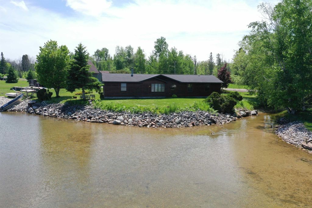 2039 S Riverside Dr, Sault Ste. Marie city
